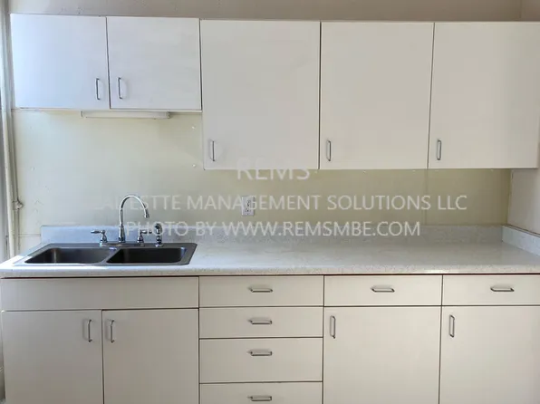 222 7th St, Baraboo, WI 53913