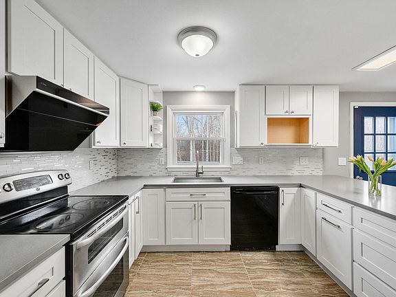 2nd image of 166 Lakeview Drive
