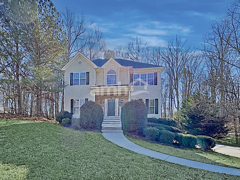 1045 Fieldstone Dr — Photo 1