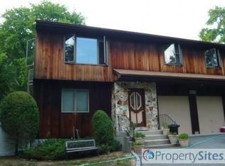 205 Woodbury Rd, Woodbury, NY 11797