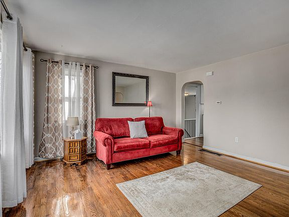 2nd image of 4 New Uri Ave
