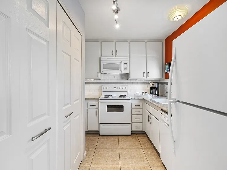48950 Desert Flower Dr — Photo 12
