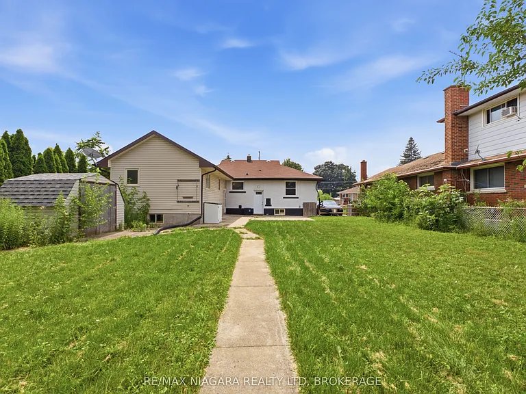 250 Grantham Ave #BASEMENT — Photo 13