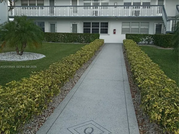 390 Windsor Q #390, West Palm Beach, FL 33417