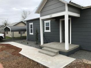 313 W 2nd St, Duke, OK 73532