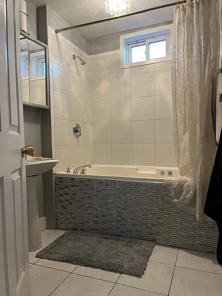 5 bed, 1900 sqft, $1,100 — Photo 2