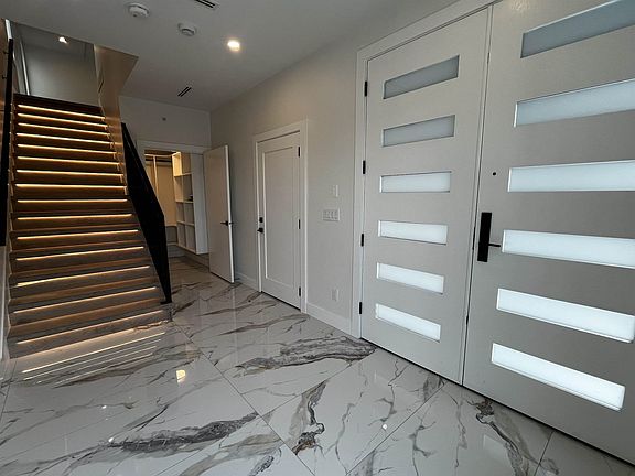 5th image of 8447 Forest Gate Dr