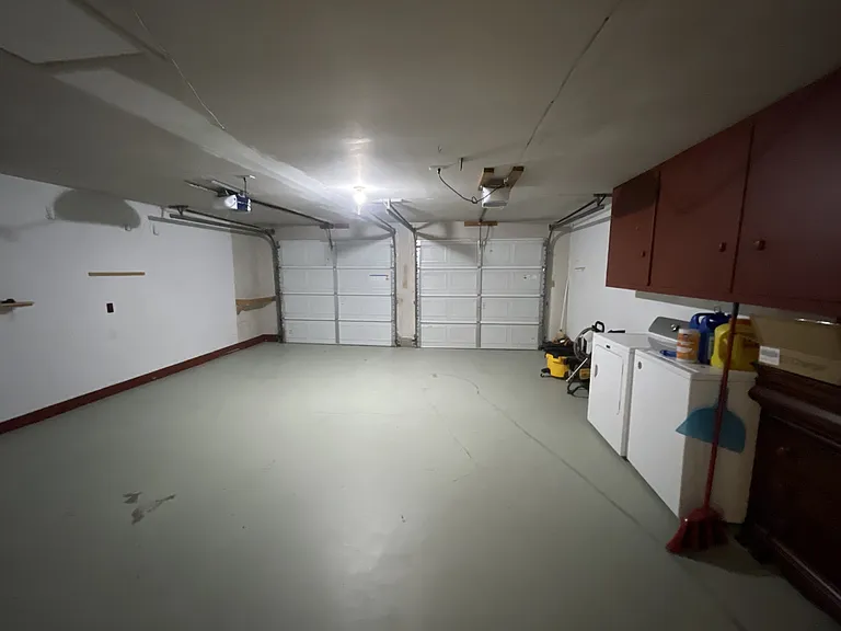 1377 S Maple Ave — Photo 21