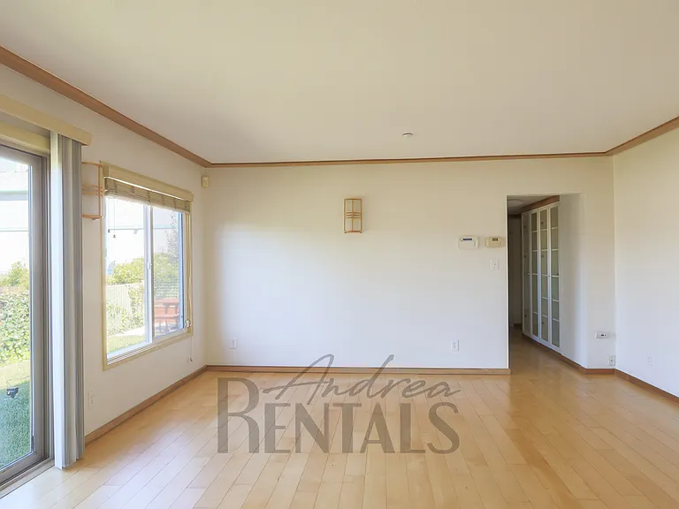 1735 Elm St — Photo 5