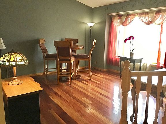 Sitting room or extra dining