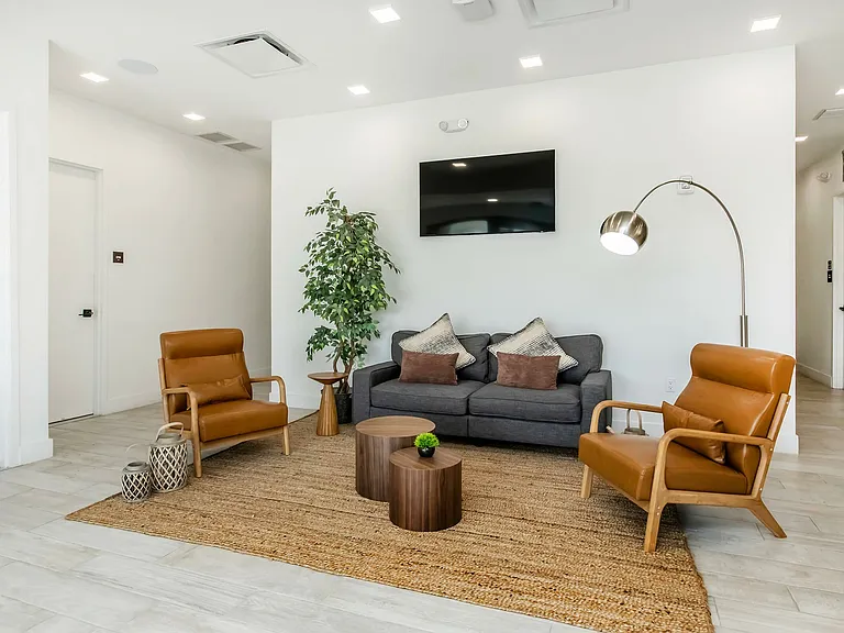 Modern Towers Apartments — Photo 13