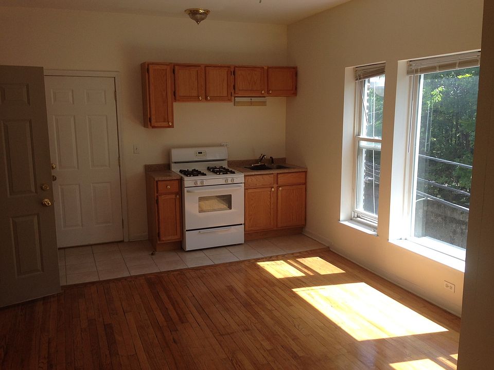 1st image of 435 E Oakwood Blvd Unit 33