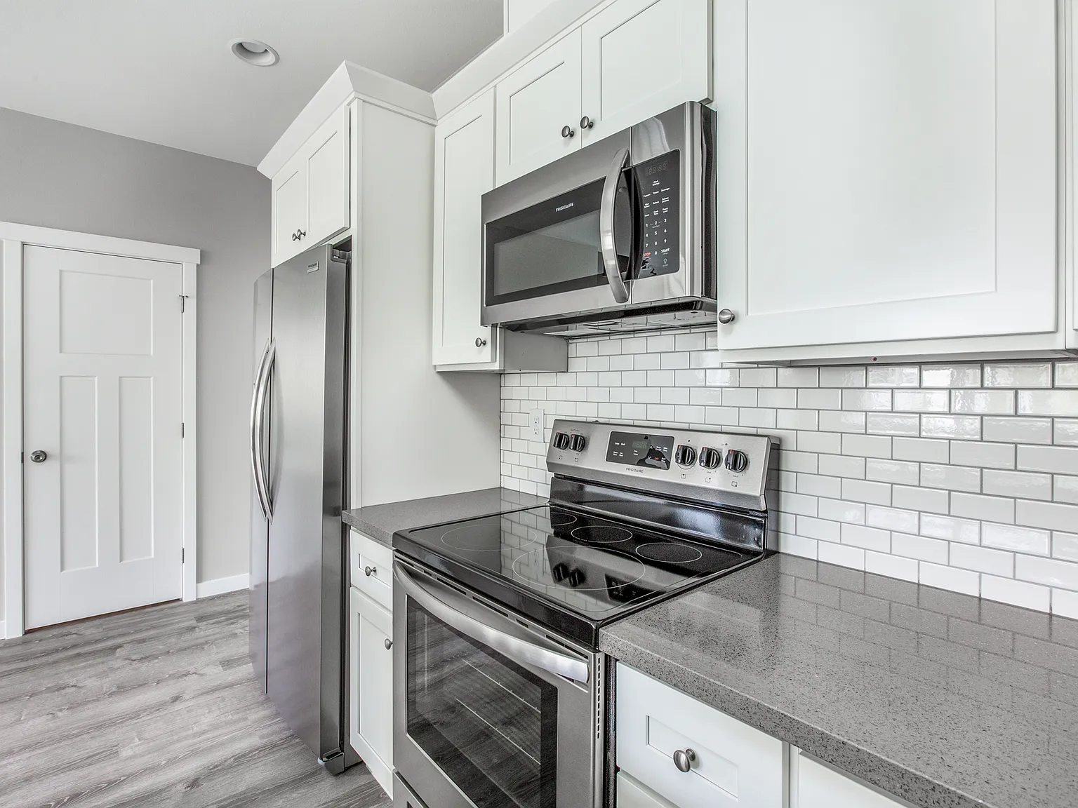 2 bed, 1.0 bath, 1300 sqft, $2,150 — Photo 3