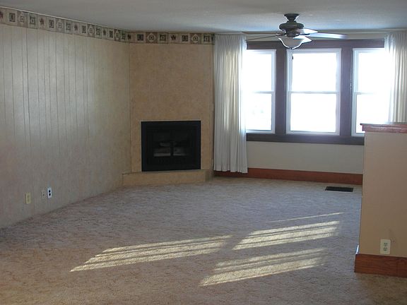 5th image of 119 E 26th St