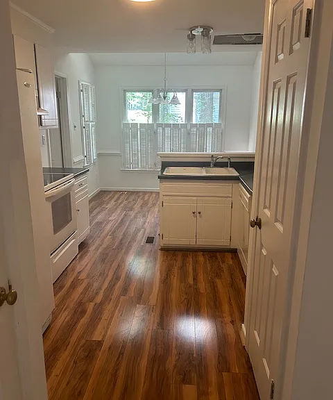 entrance to kitchen