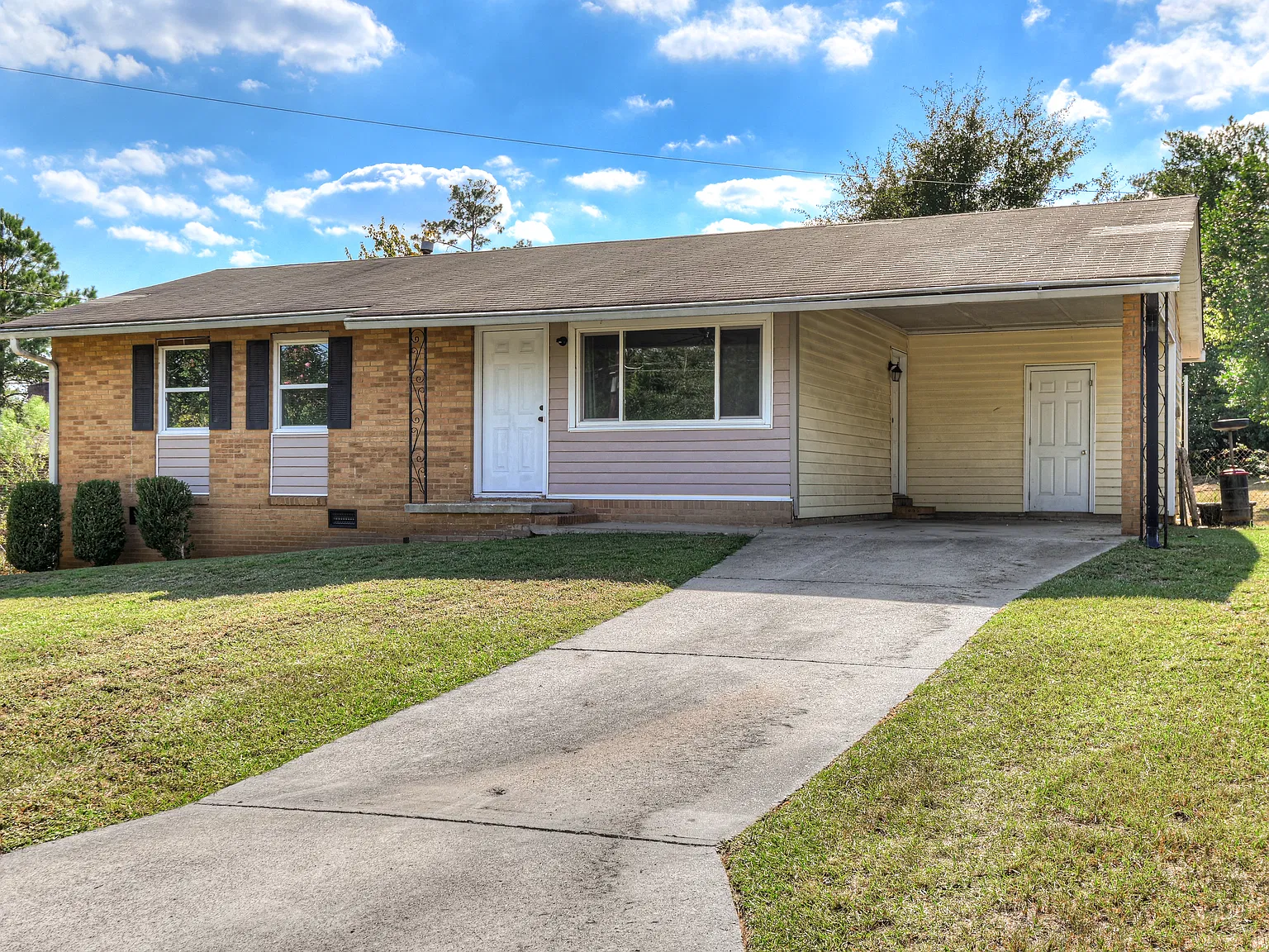 3 bed, 1200 sqft, $2,000 — Photo 2