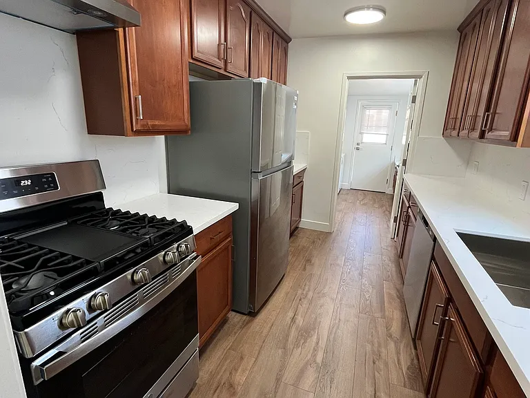 800 N Griffith Park Dr — Photo 25