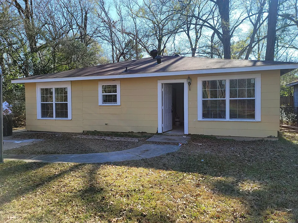 1635 Desoto St