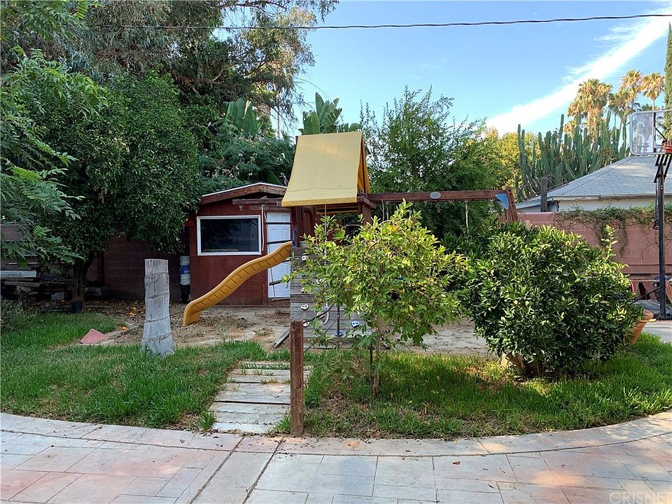 2nd image of 7423 Owensmouth Ave