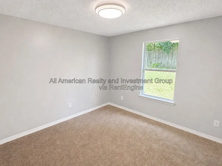216 Lustan Dr — Photo 3