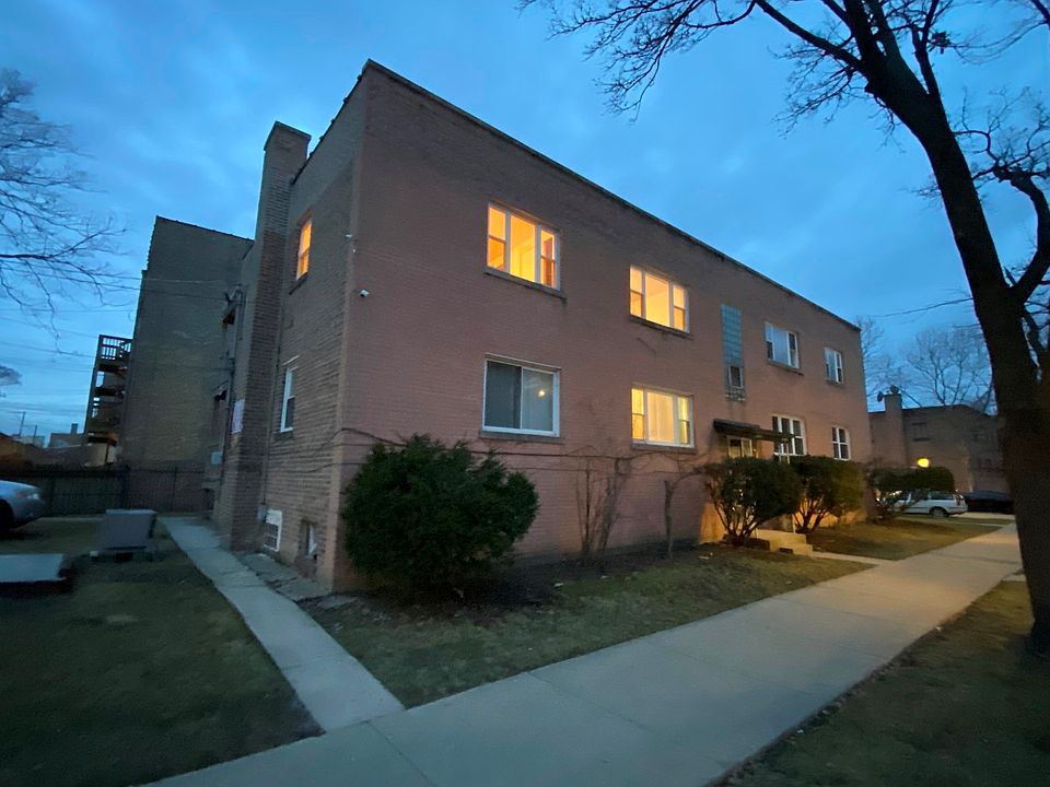 1st image of 2819 W Granville Ave