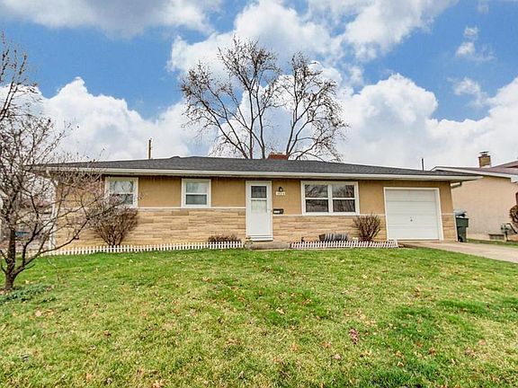 3rd image of 1506 Sandalwood Pl