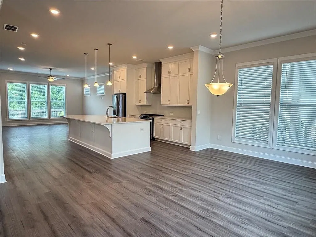 4 bed, 4.0 bath, 3176 sqft, $3,700 — Photo 2