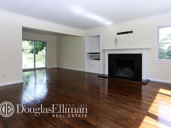 3rd image of 16 Wood Ln