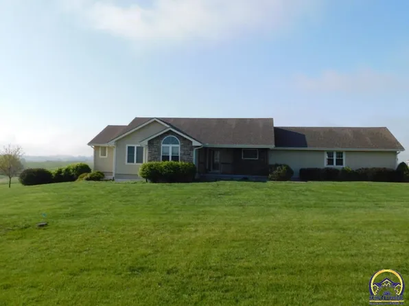 10325 Westridge Rd, Holton, KS 66436