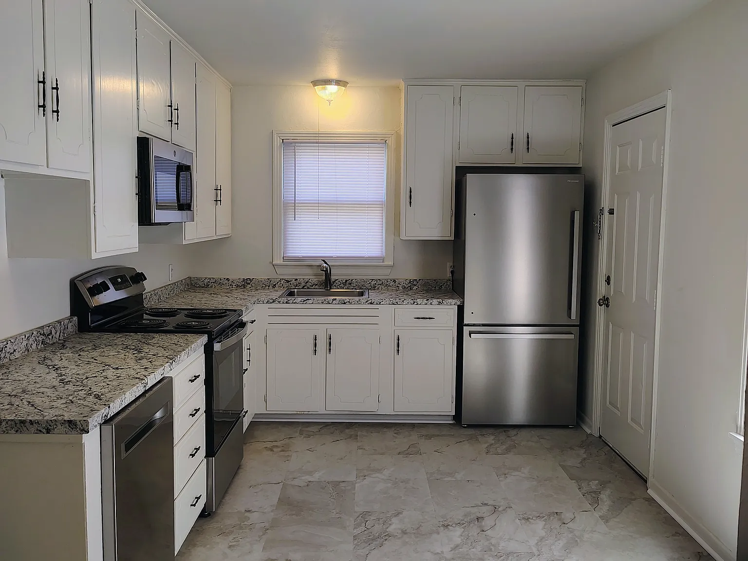 493 Perryman St — Photo 4