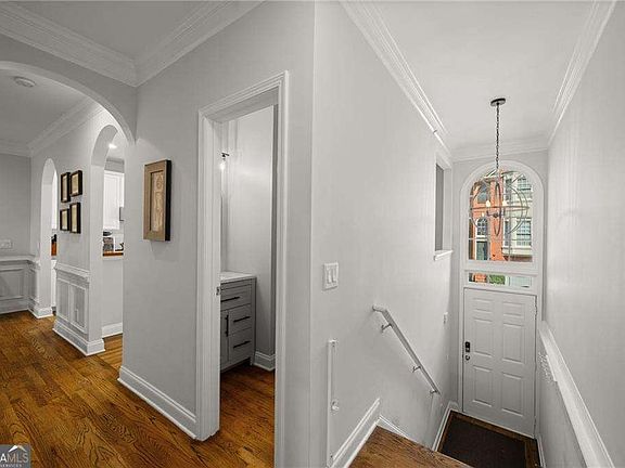 2nd image of 2144 Briarwood Blf NE