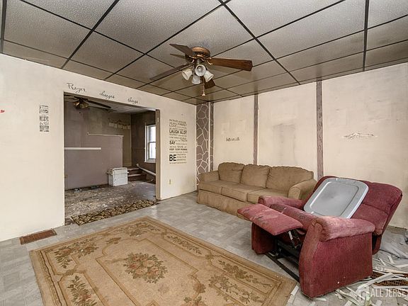 4th image of 368 Thomas St
