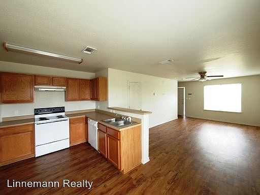 4th image of 809 Industrial Ave