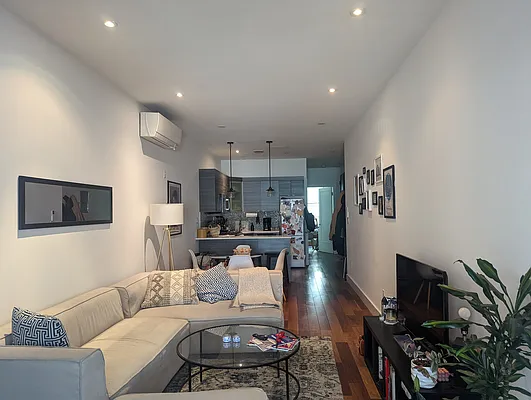 Rented by Skyline Group Real Estate | media 22