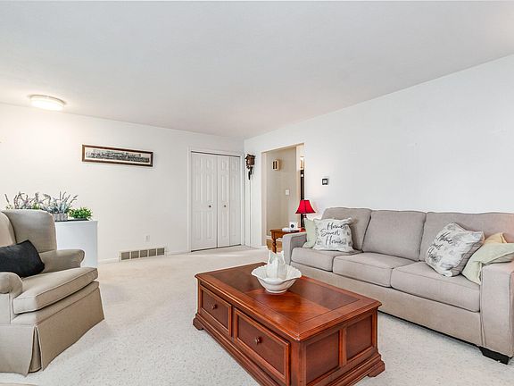 5th image of 8163 Greenridge Dr