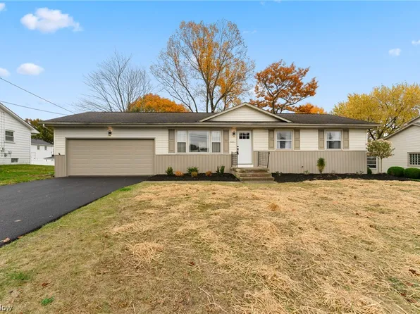 3431 Darbyshire Dr, Canfield, OH 44406