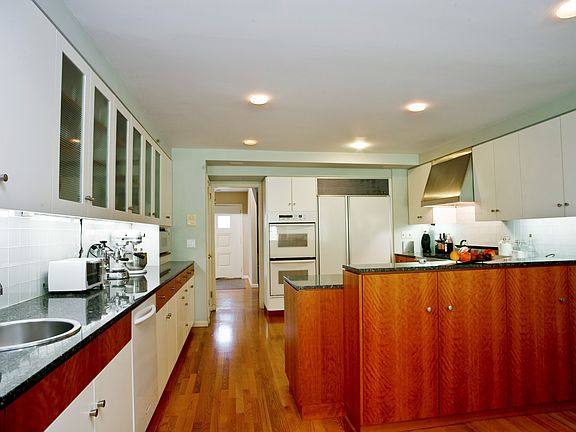 5th image of 30 Doris Dr