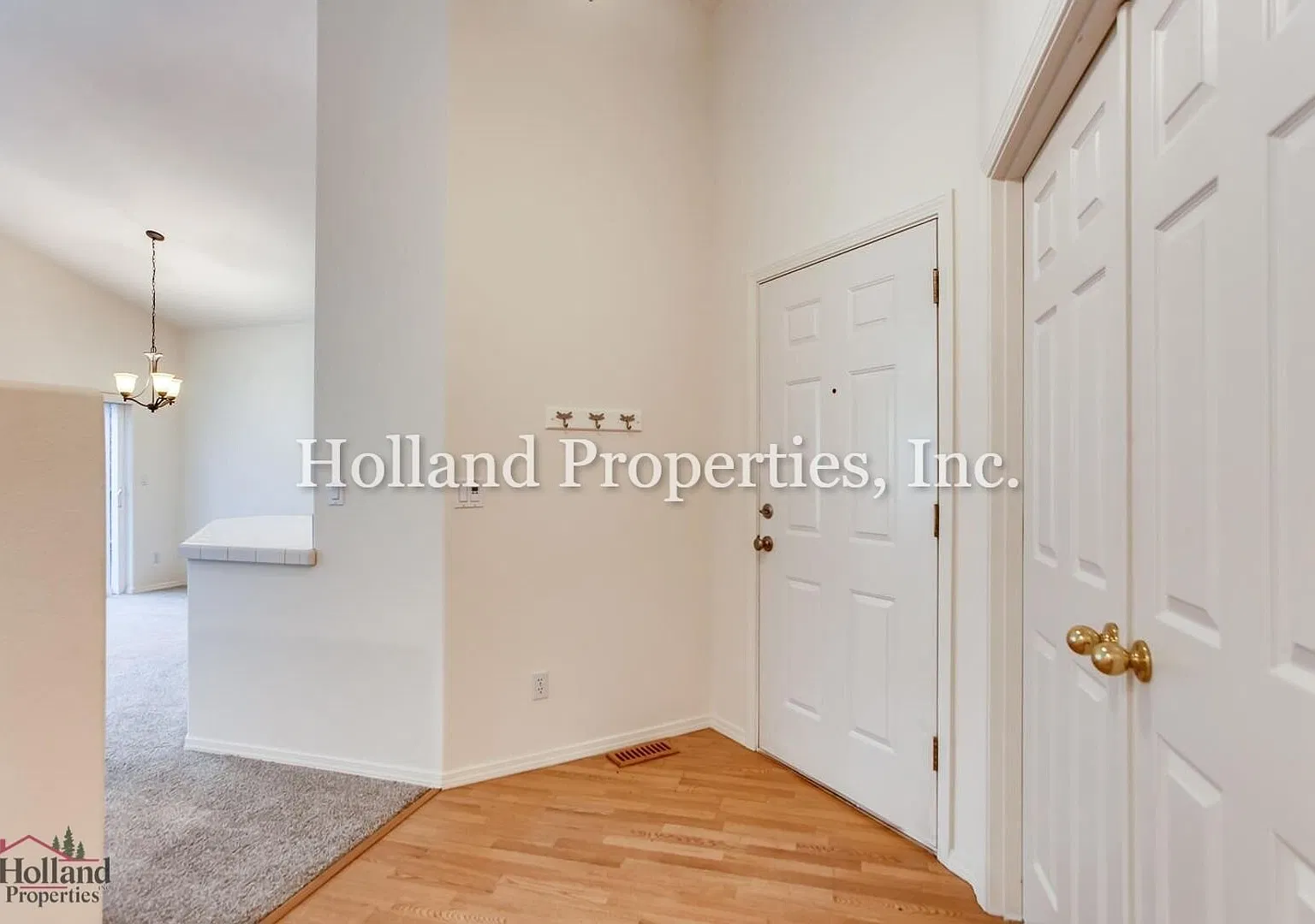 Wonderful Hillsboro Single-Family Home In Prime Location! *Move-in Ready!* — Photo 4