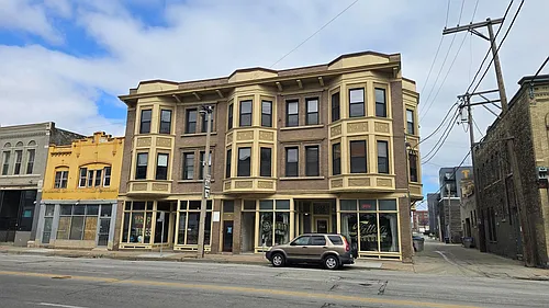 526 W National Ave #303 Photo 1