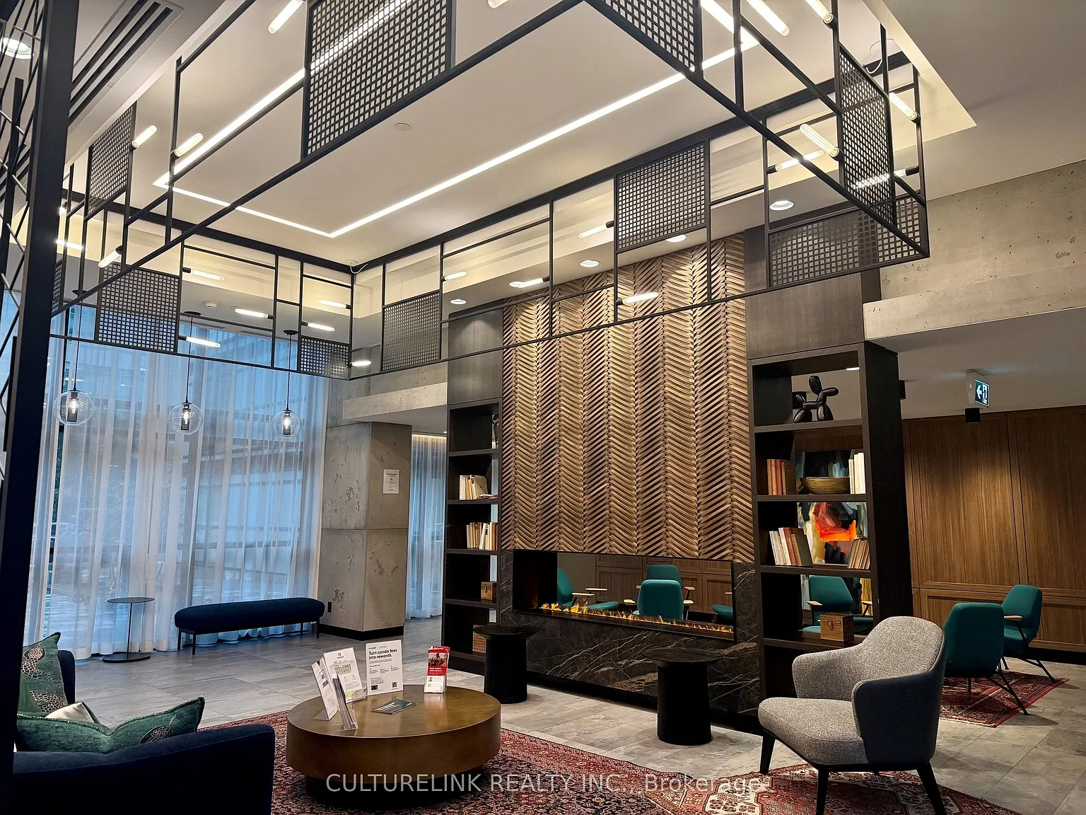 Empire Phoenix Condos — Photo 4
