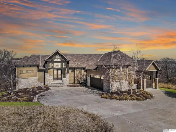 3888 Indian Grass Cir, Blair, NE 68008