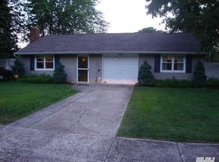 14 Pontiac Rd, Selden, NY 11784