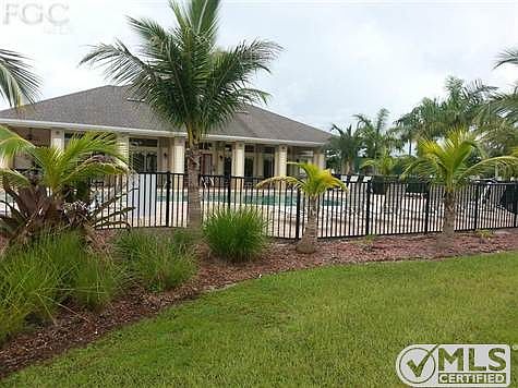 Community Pool & Club House Lanai