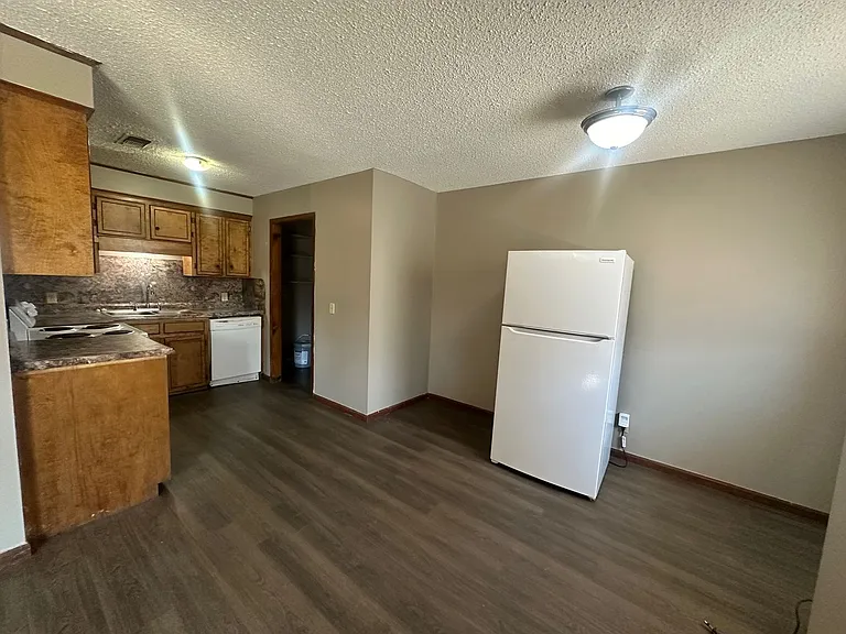 279 Victoria Dr #14C — Photo 4