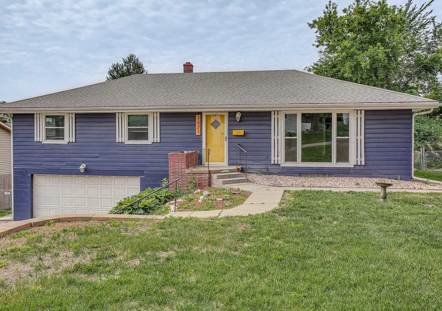 5 bed, 2217 sqft, $2,600 — Photo 2