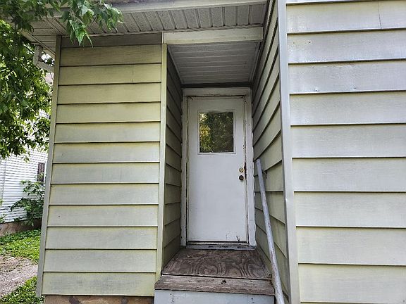 3rd image of 1975 E North St