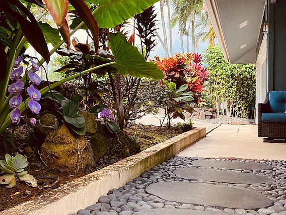 Entrance to private side yard.