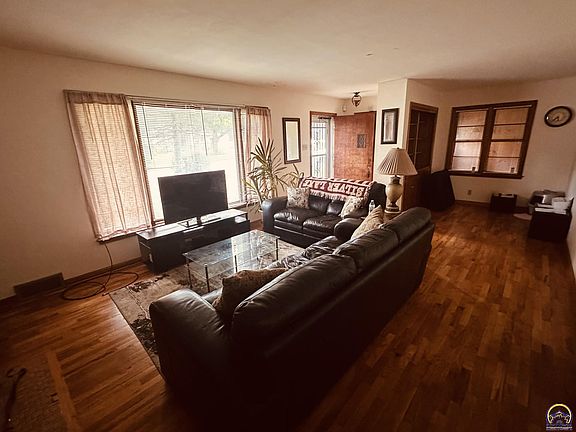 4th image of 2050 SW Webster Ave