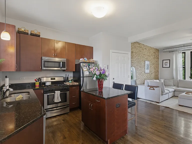 3142 W George St #C2 — Photo 3