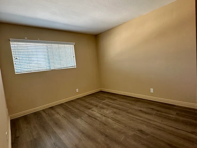 2447 Huntington Dr #11 — Photo 12